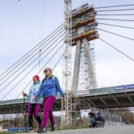 Stavba lanového mostu v rámci obchvatu pardubic na silnici č. 36 na snímku z 2. dubna 2025.