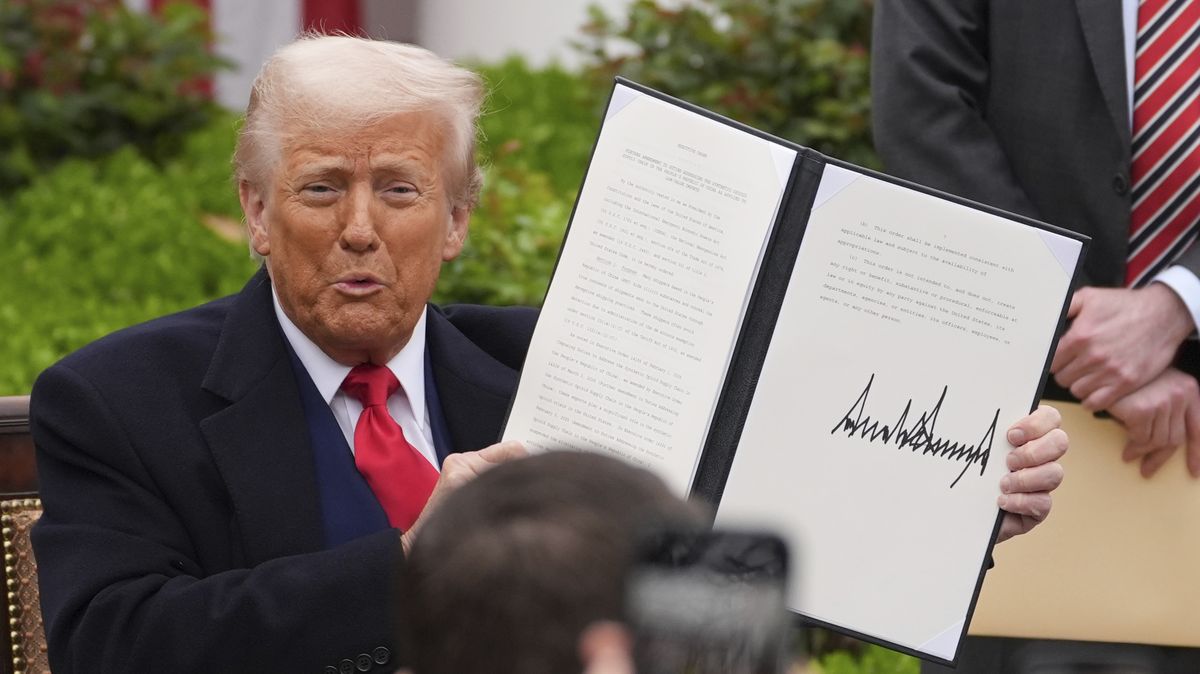 Trump je plně způsobilý a vítězí v golfových turnajích, napsal lékař po prohlídce