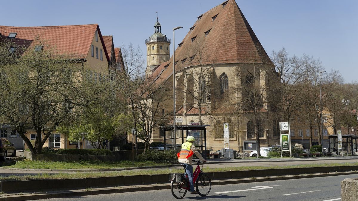 Do kostela přestávají chodit lidé, farář viní cyklostezku