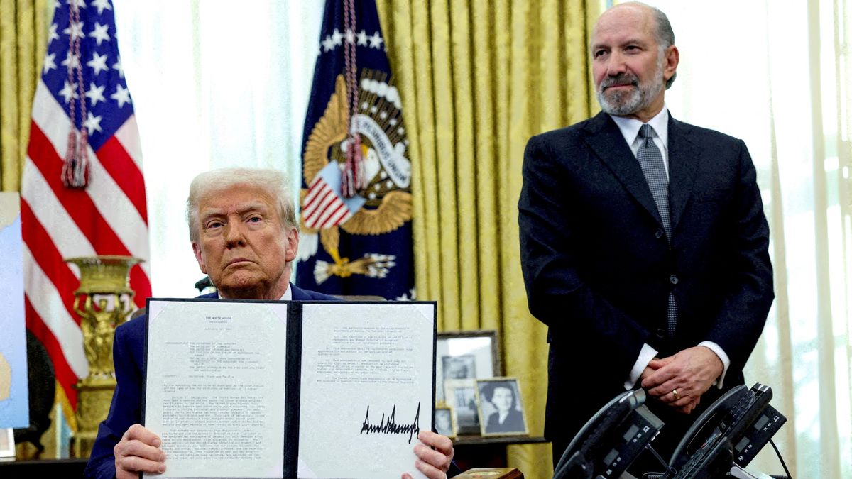 Výjimka z cel pro telefony a počítače je jen dočasná, prohlásil americký ministr obchodu