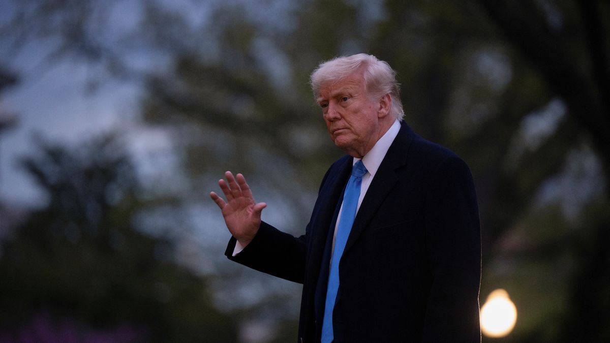 Na Floridě zatkli muže, který na Facebooku vyhrožoval zabitím Trumpa