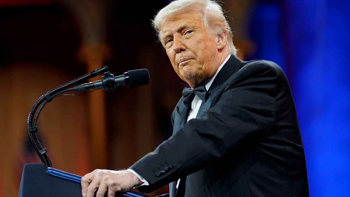 Lezou mi do zadku. Trump se posmívá zemím, které s ním chtějí jednat o clech