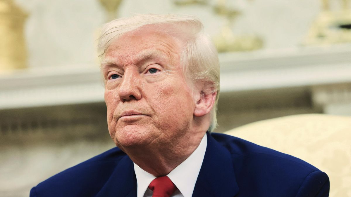 Trump zase ustoupil. Osvobodil telefony, počítače a čipy od nových cel