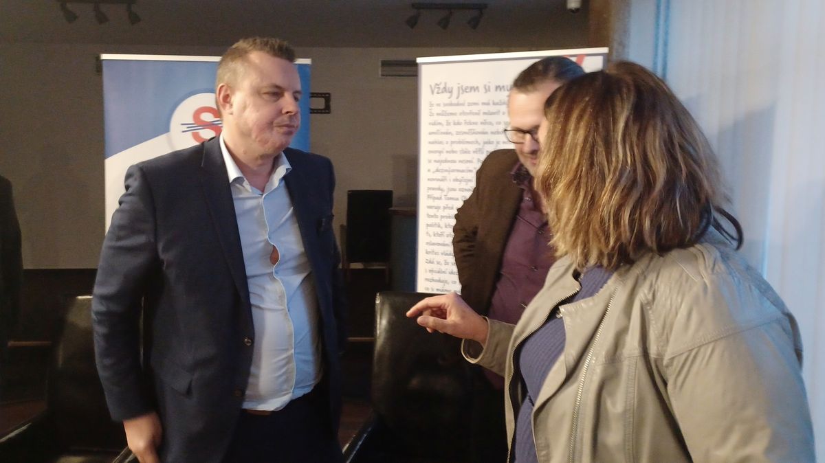 Chce to změnit režim, vykládali zástupci SPD a spol. na mítinku voličům