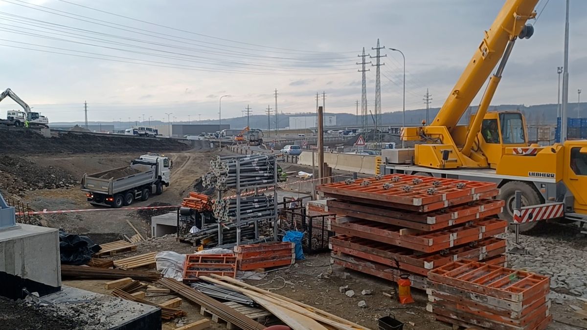 Velký okruh nad dálnicí se prodraží o pětinu, možná i víc