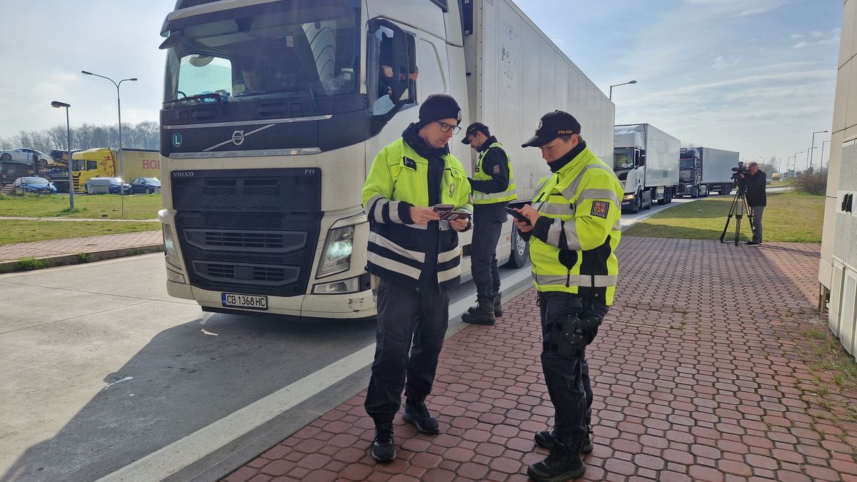 Tři přestupky a dost. Sněmovna k zavádění migračního paktu přidala zpřísnění pro cizince