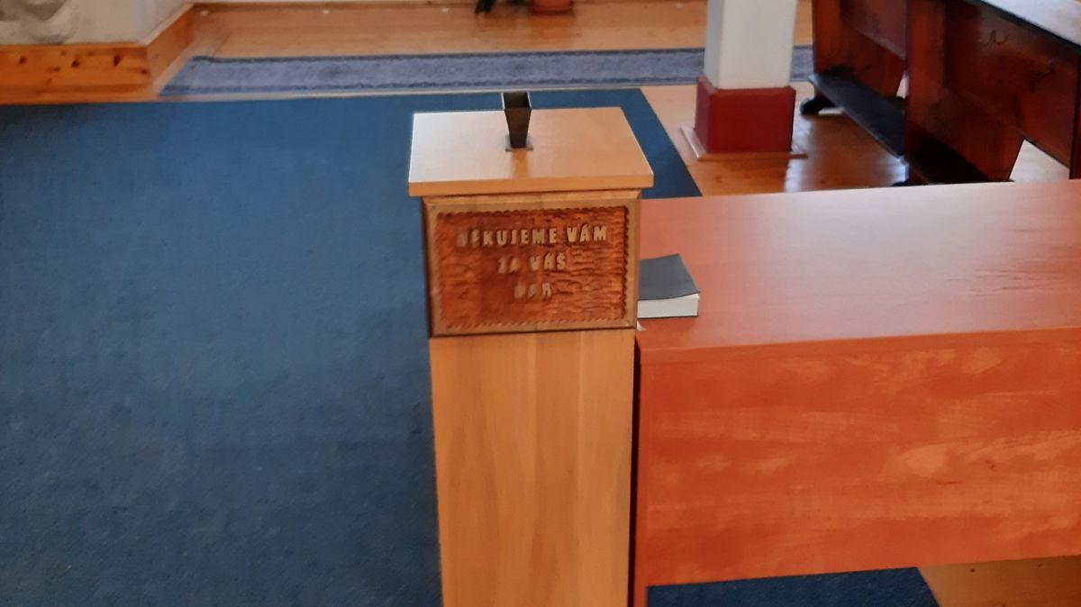 Zloděje v českobudějovickém kostele pomohl odhalit farář, zapsal si čísla bankovek z kasičky