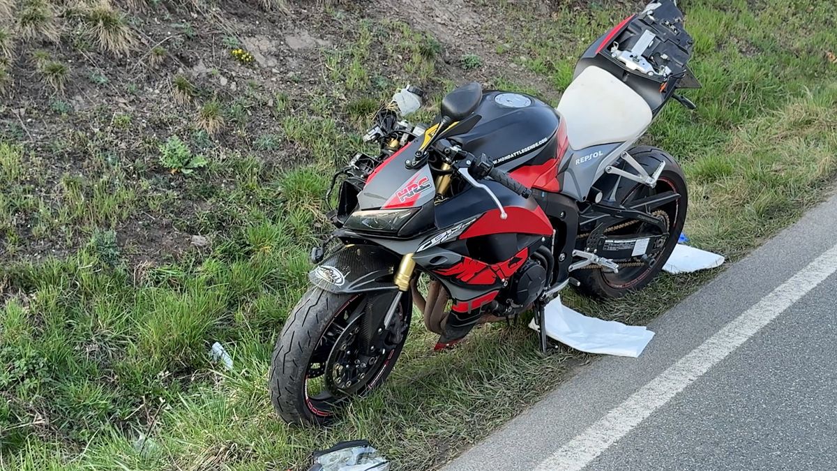 Nehoda u středočeských Nučic, pro motorkáře letěl vrtulník