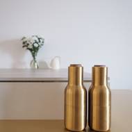 Zlatou barvu zopakovali architekti i na vybraných detailech v kuchyni.