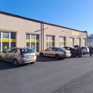 Parkoviště u prodejny není největší