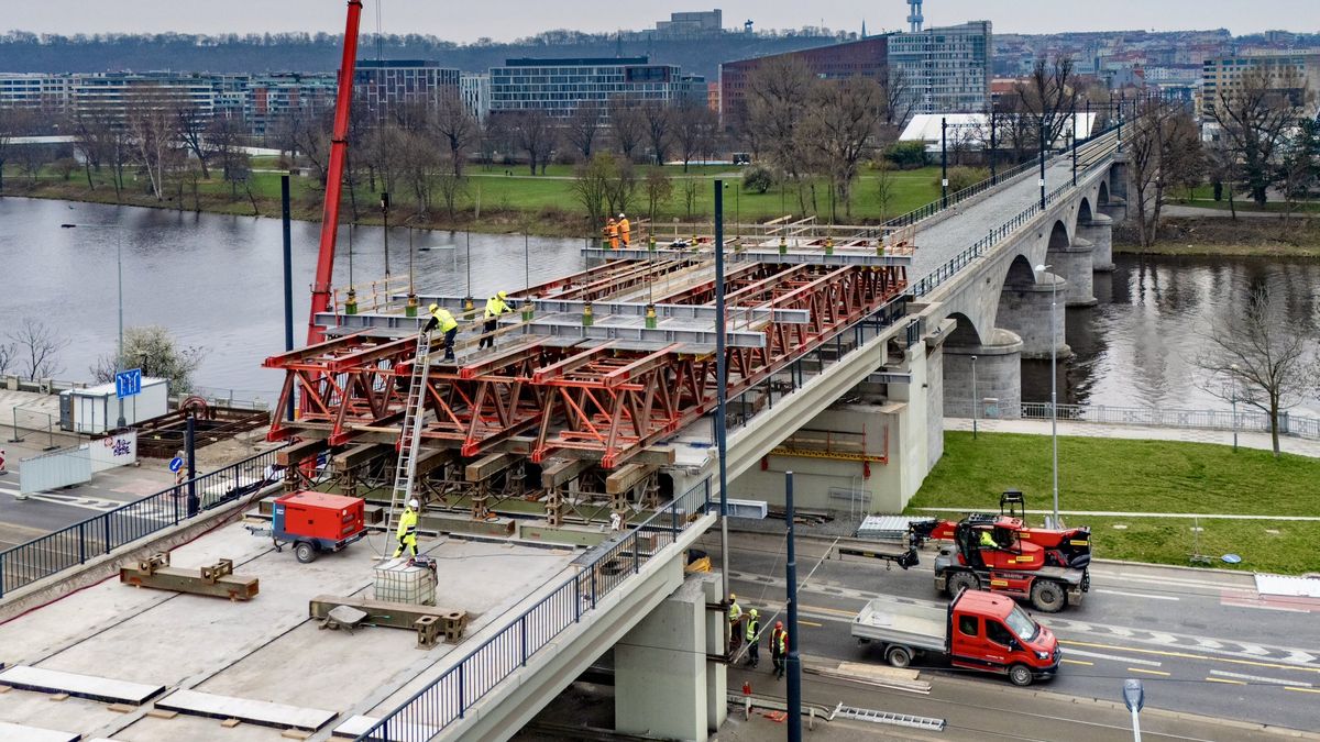 Omezení kvůli Negrelliho viaduktu vstoupí do další fáze