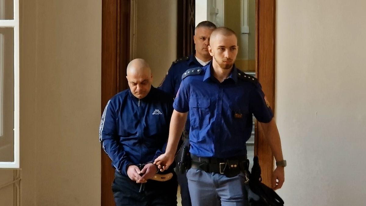 Dával jsem jí peníze a ona měla jiný chlapy. Žárlivec pobodal expartnerku, hrozí mu 18 let