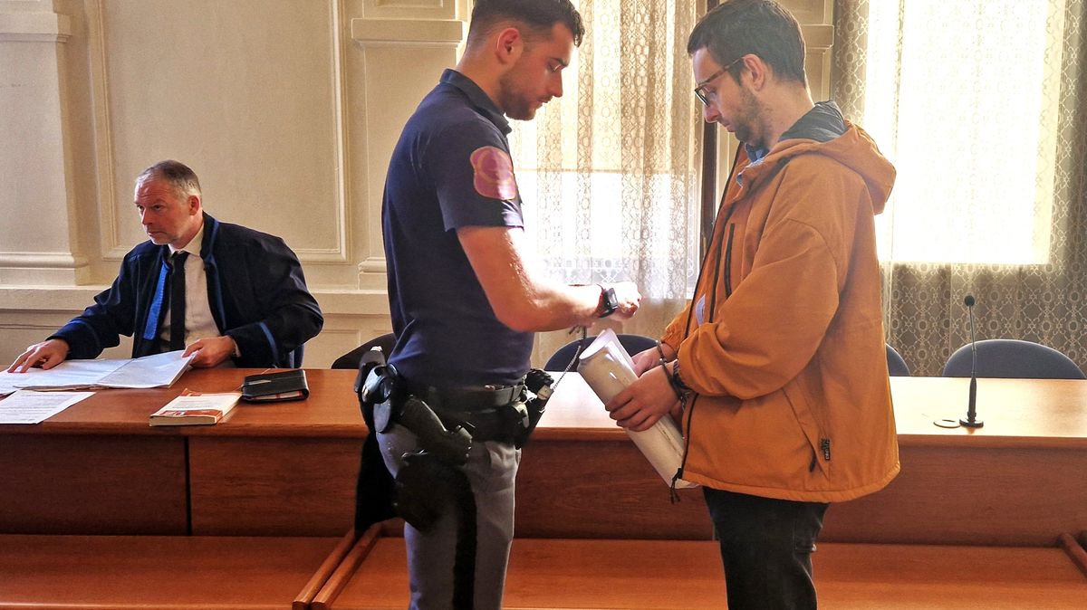 Doma si vyráběl falešné peníze, platil jimi za erotiku. Stálo ho to čtyři roky vězení