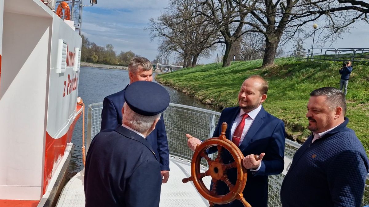 Pardubická lodní atrakce je zpět. A má tři nové kapitány