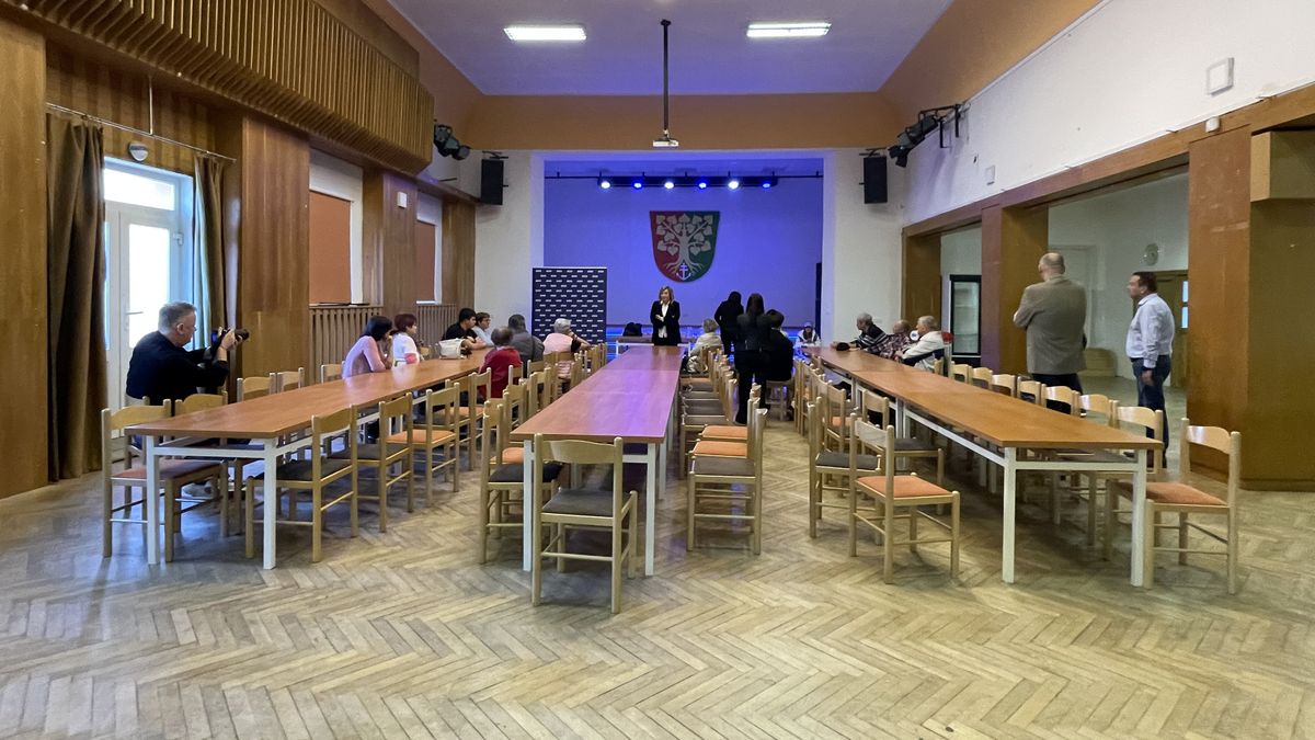 Atmosféra prázdnoty. Na setkání s Alenou Schillerovou přišlo v Lipůvce pár lidí