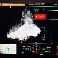 Pohled termokamerou na hořící skládku