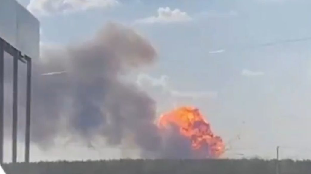 Východně od Moskvy hoří základna ruské raketové jednotky