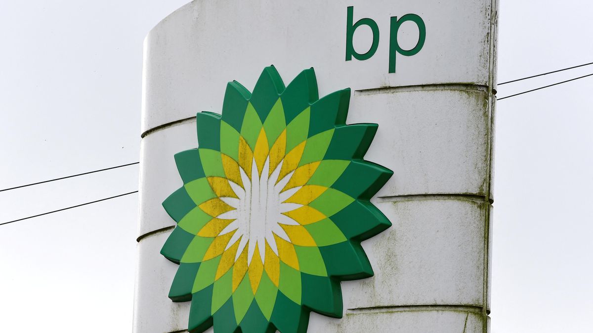 Zisk britské ropné společnosti BP klesl o 30 procent