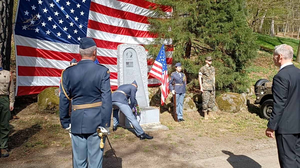 Konopiště si připomnělo devět amerických letců, které před osmdesáti lety popravili nacisté