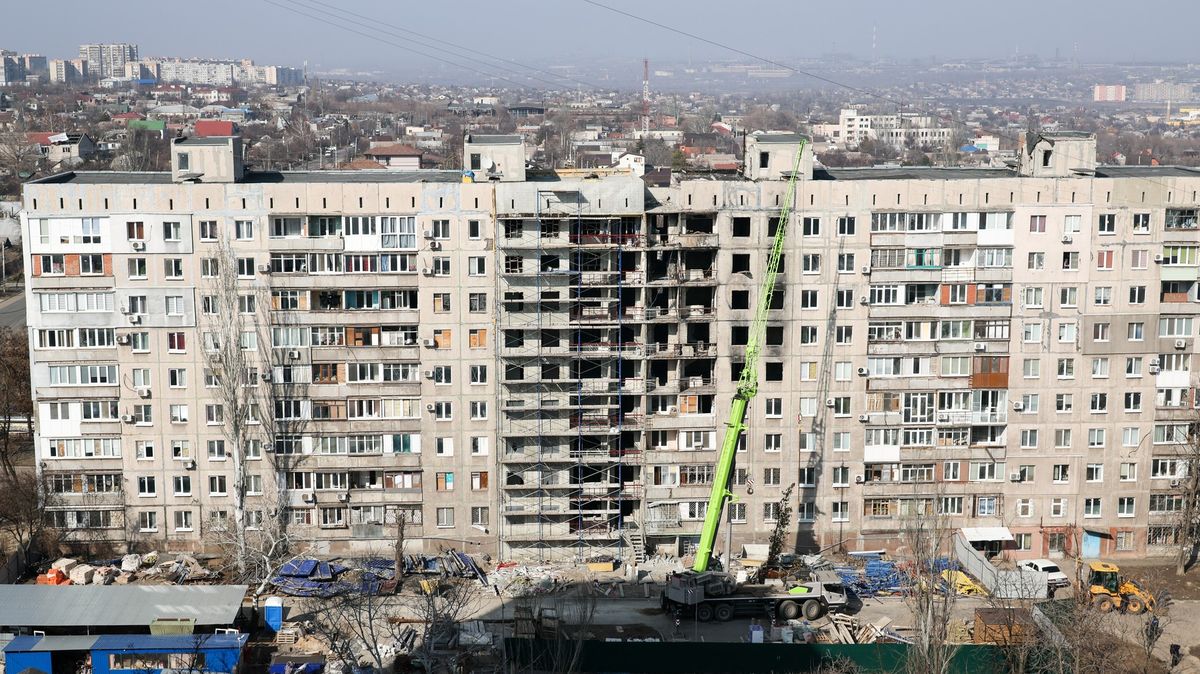 Rusifikace v okupovaném Mariupolu: Lidem hromadně vyvlastňují byty, bránit se je těžké