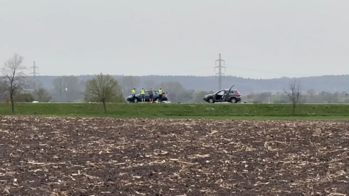 Tragická nehoda na Nymbursku. Řidič vlétl do lidí, dva zemřeli