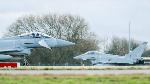 Británie zaútočila na Húsíje v Jemenu. Poprvé ve společné operaci s USA za Trumpa