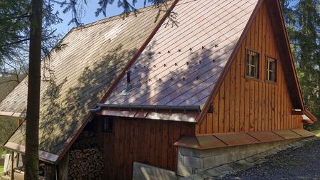 Povolili černou stavbu, u soudu se za ně postavilo osmadvacet starostů
