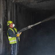 Propustky se osadí podpěrnými sloupy a následně se na ně aplikuje stříkaný beton.