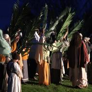 Přízeň davu se rychle změnila v nenávist. Nevšední rozměr dodávají žďárským pašijím davové scény, letos se zapojilo 180 amatérských herců.