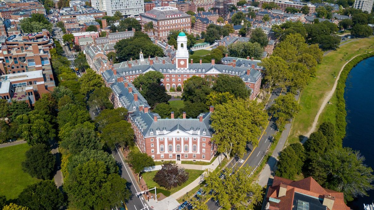 Nebudete moci přijímat zahraniční studenty, pohrozila Trumpova vláda Harvardu
