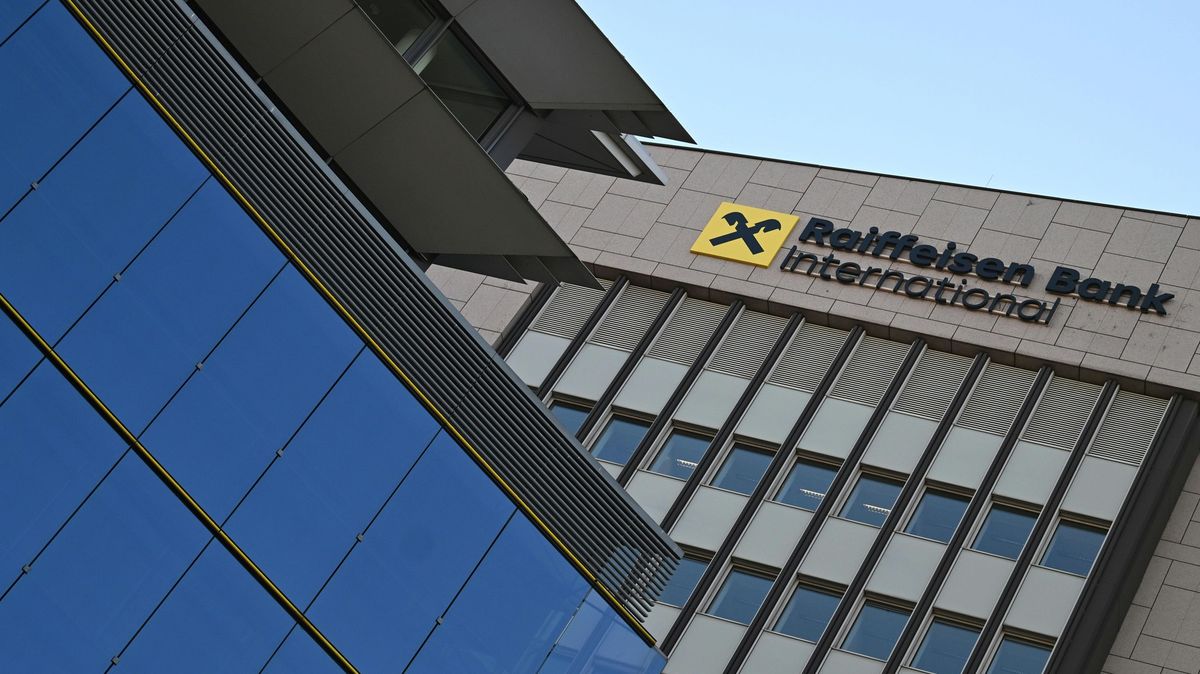 Raiffeisen Bank International couvá, z Ruska už odcházet nechce