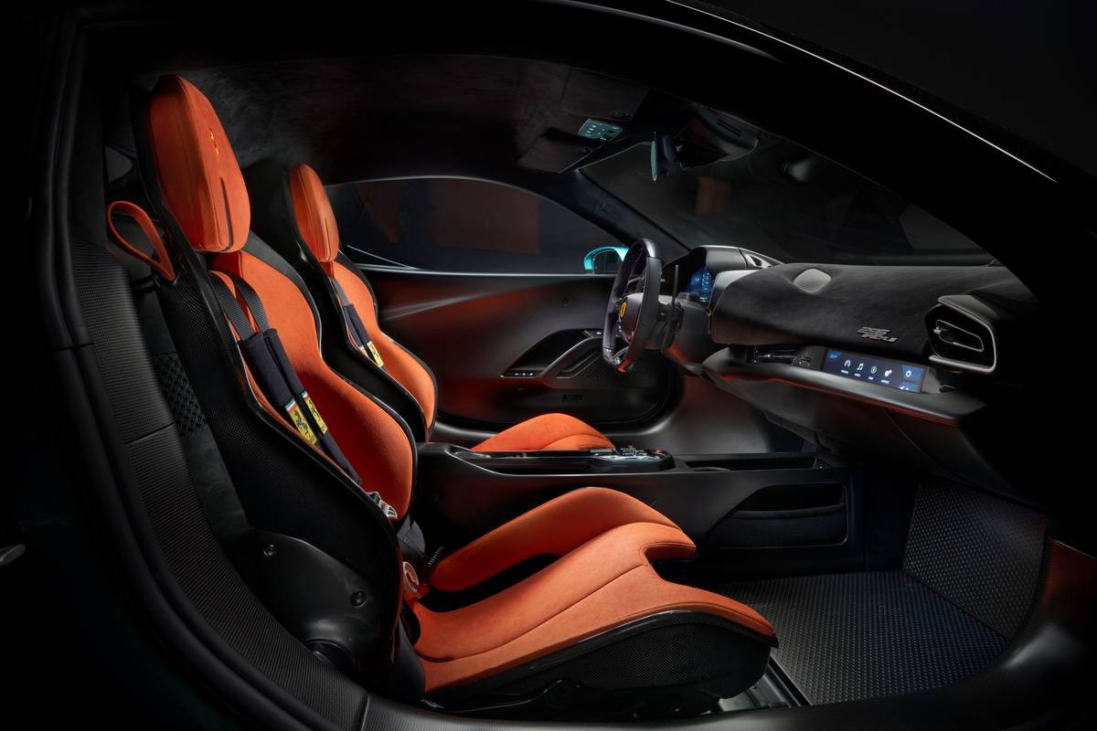 I díky jednoduššímu interiéru a mnoha karbonovým prvkům se povedlo snížit hmotnost o 60 kilogramů.