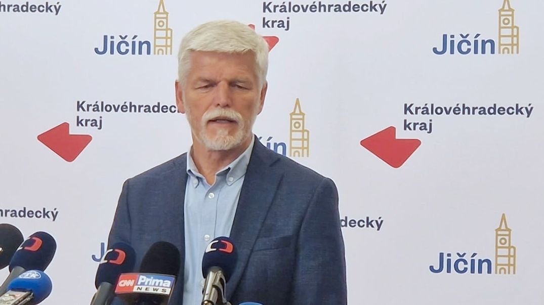 Je tam mnoho otázek. Pavel nevyloučil abolici vojáků obžalovaných za smrt Afghánce