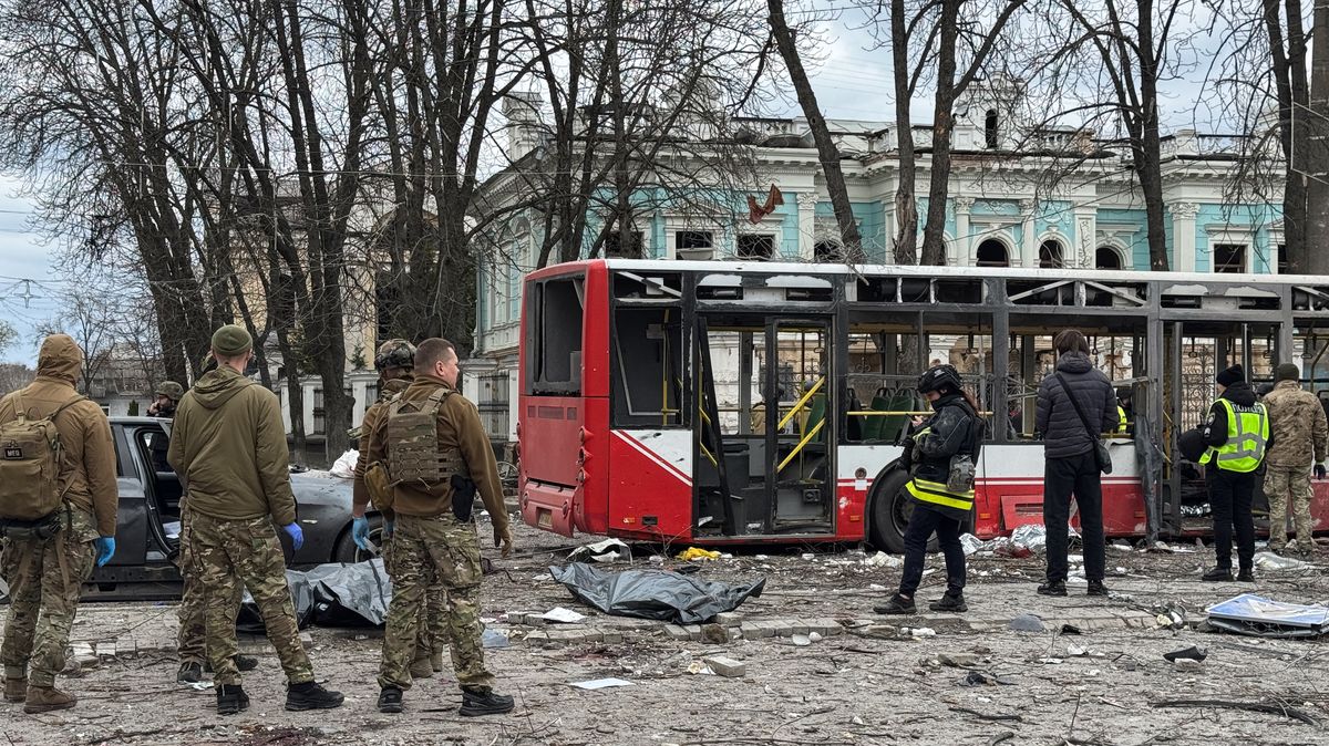 Je to válečný zločinec a hraje si s námi. Republikáni stupňují kritiku Putina