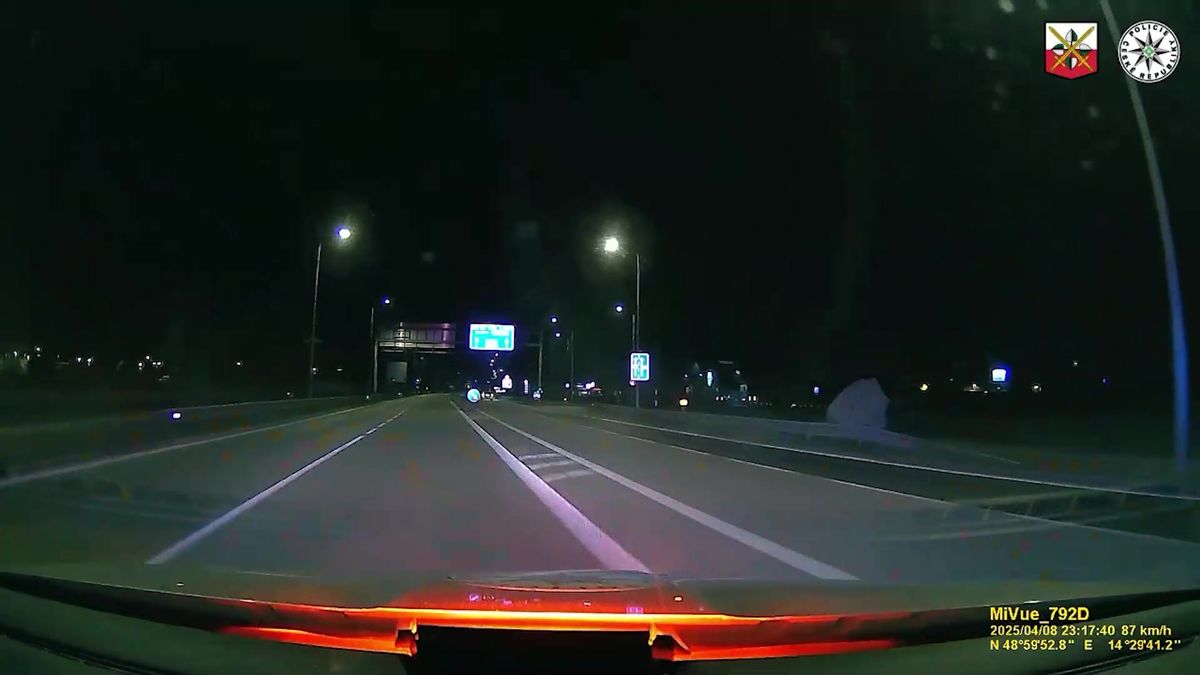 Zfetovaný řidič bez papírů ujížděl budějovickými ulicemi rychlostí 170 km/h