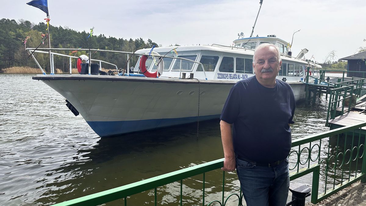 Jarmila, Hynek, Racek a Máj. Na Máchovo jezero vyjely výletní lodě
