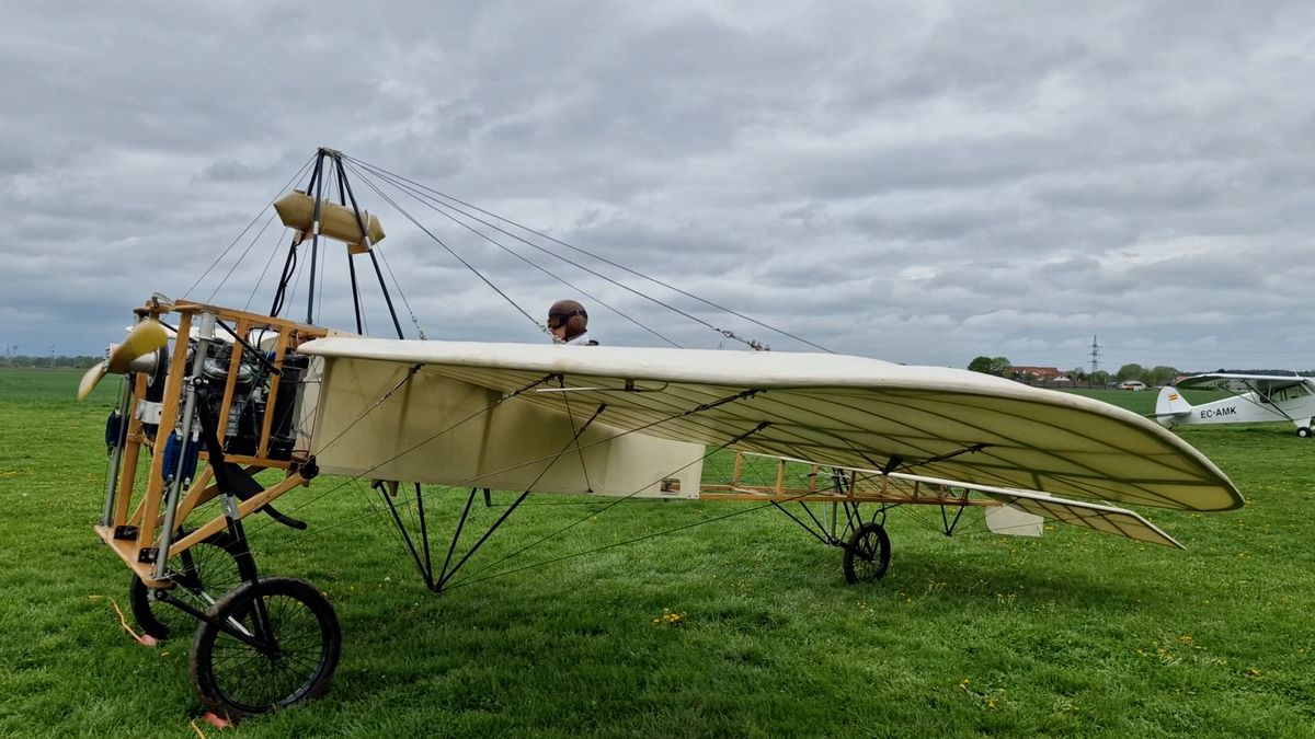 Z cesty, letí Blériot. Pilot připomněl 115 let od prvního vzletu