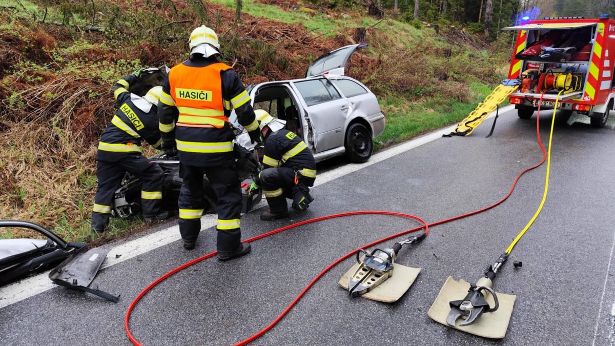 Vážná nehoda u Lipna nad Vltavou. Jeden z řidičů měl přes 1,5 promile