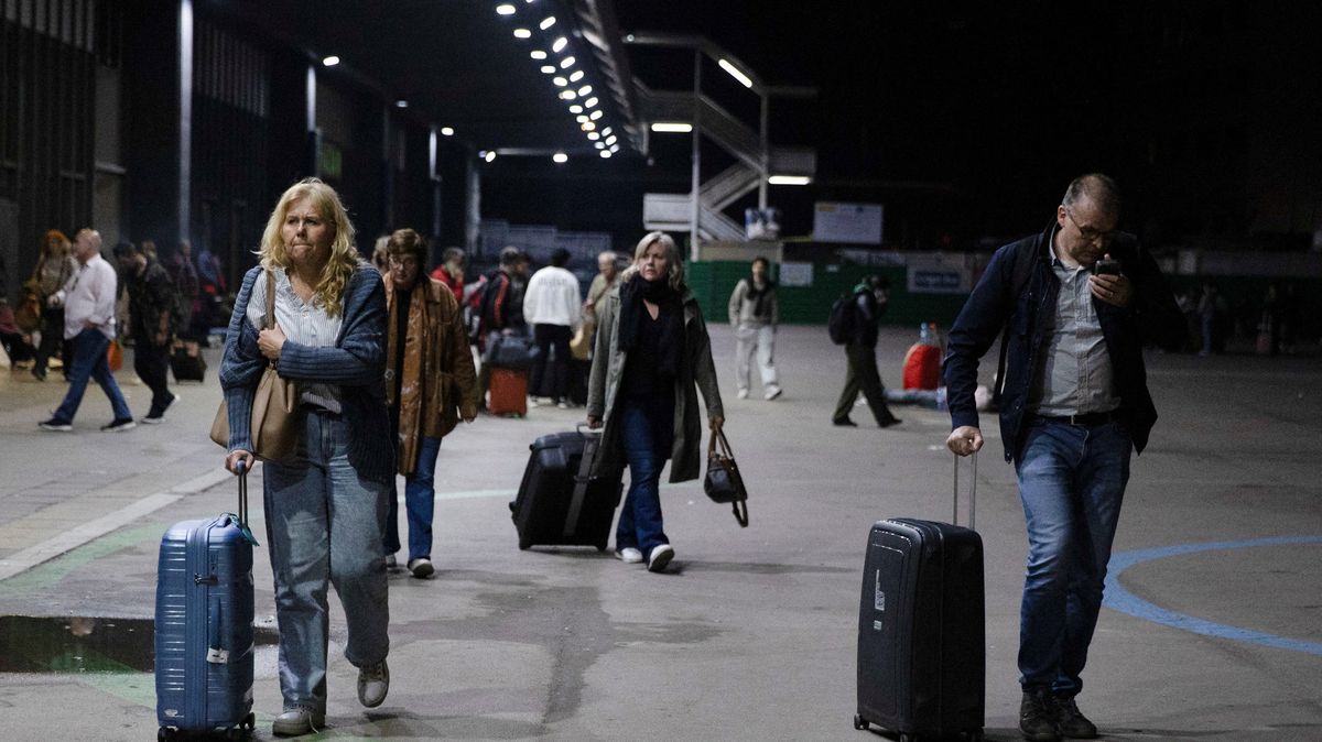 Dodávky elektrické energie ve Španělsku jsou obnoveny, vlaky se rozjíždějí jen pomalu