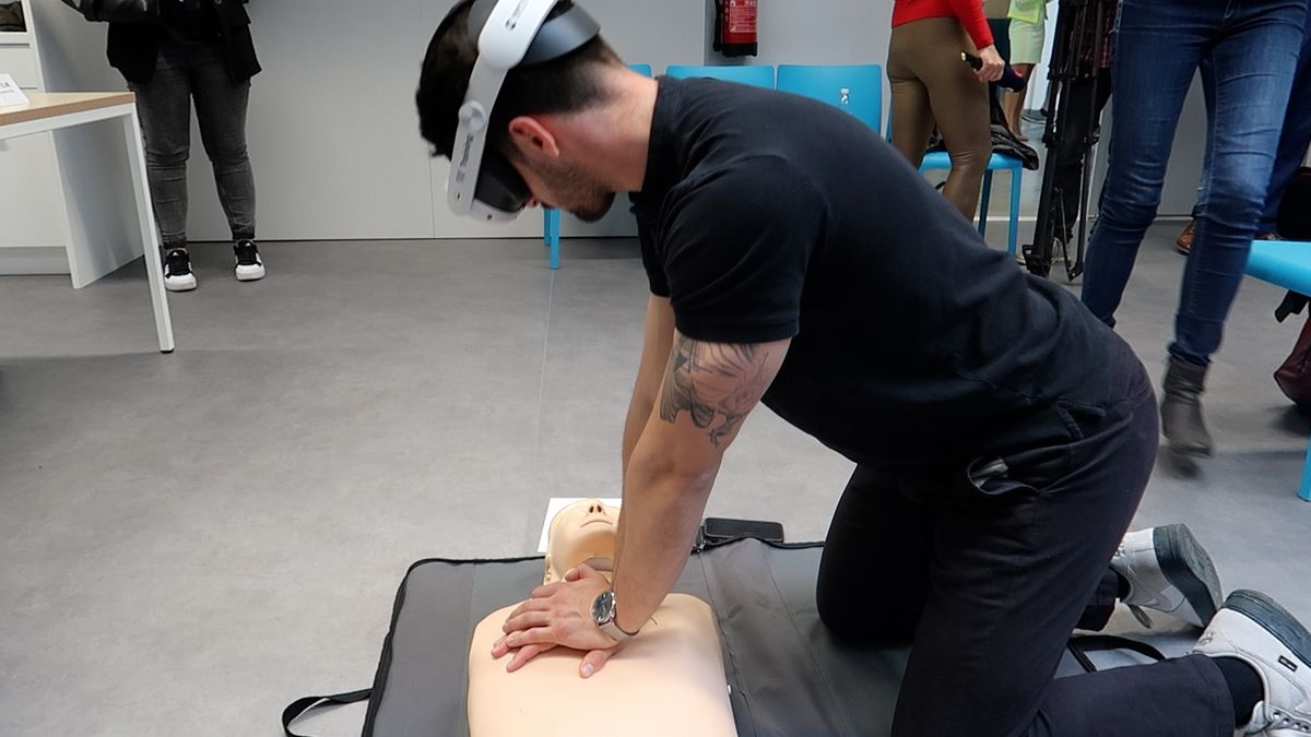 Do plzeňských škol míří virtuální instruktor první pomoci. Časem se může rozšířit i dále