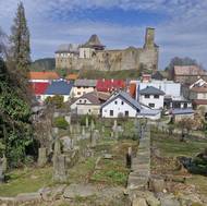 Hradu Lipnice se říká kamenný strážce Posázaví, v posledních letech prochází postupně výměnou střešní krytiny.