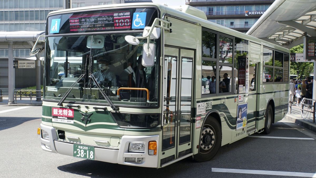 Autobusák z Kjóta zpronevěřil 160 korun, po 29 letech služby přišel o milionový důchod