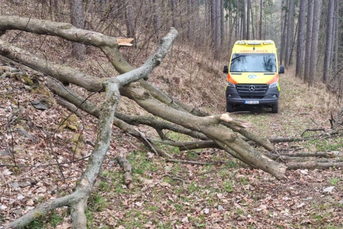Dva muži spadli na Břeclavsku ze srázu, oba nadýchali kolem 1,5 promile
