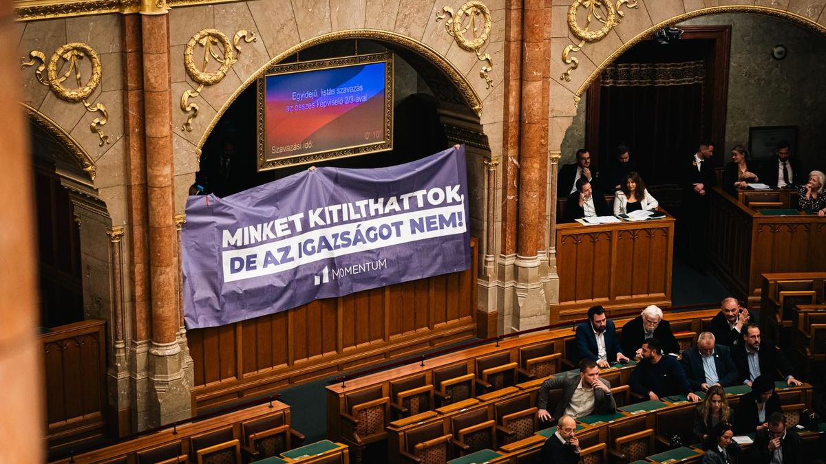 Maďarský parlament odsouhlasil zákaz pochodů hrdosti LGBT+