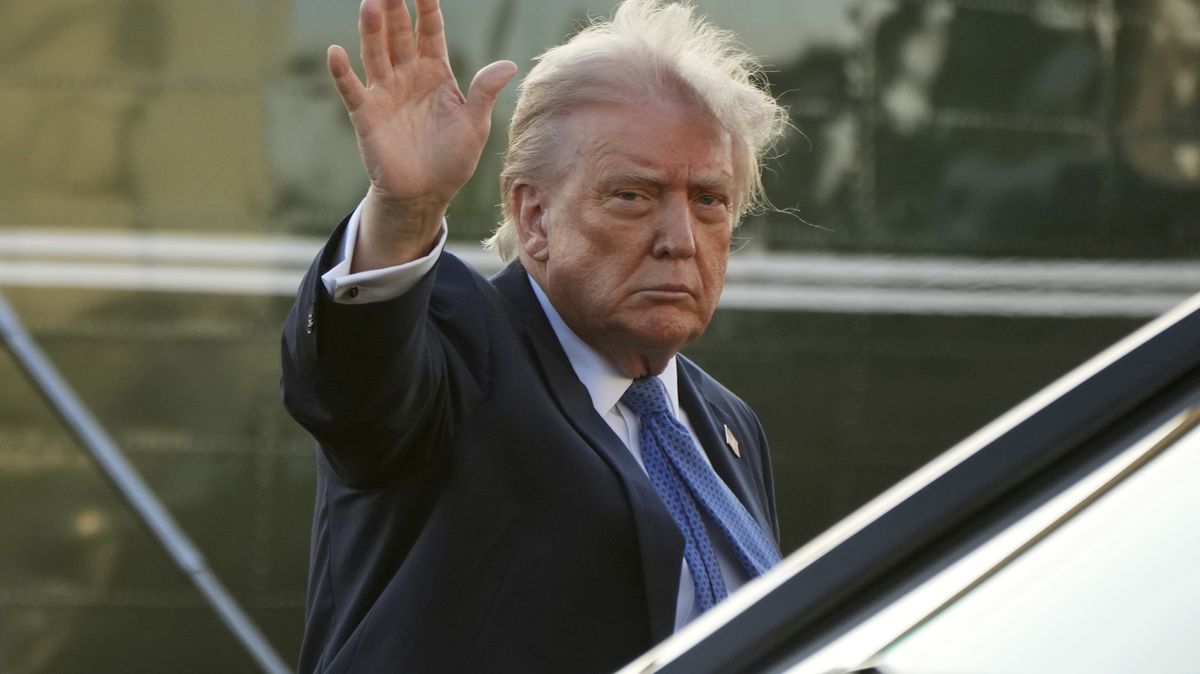 Trump usiluje o volný průjezd amerických lodí Panamským a Suezským průplavem
