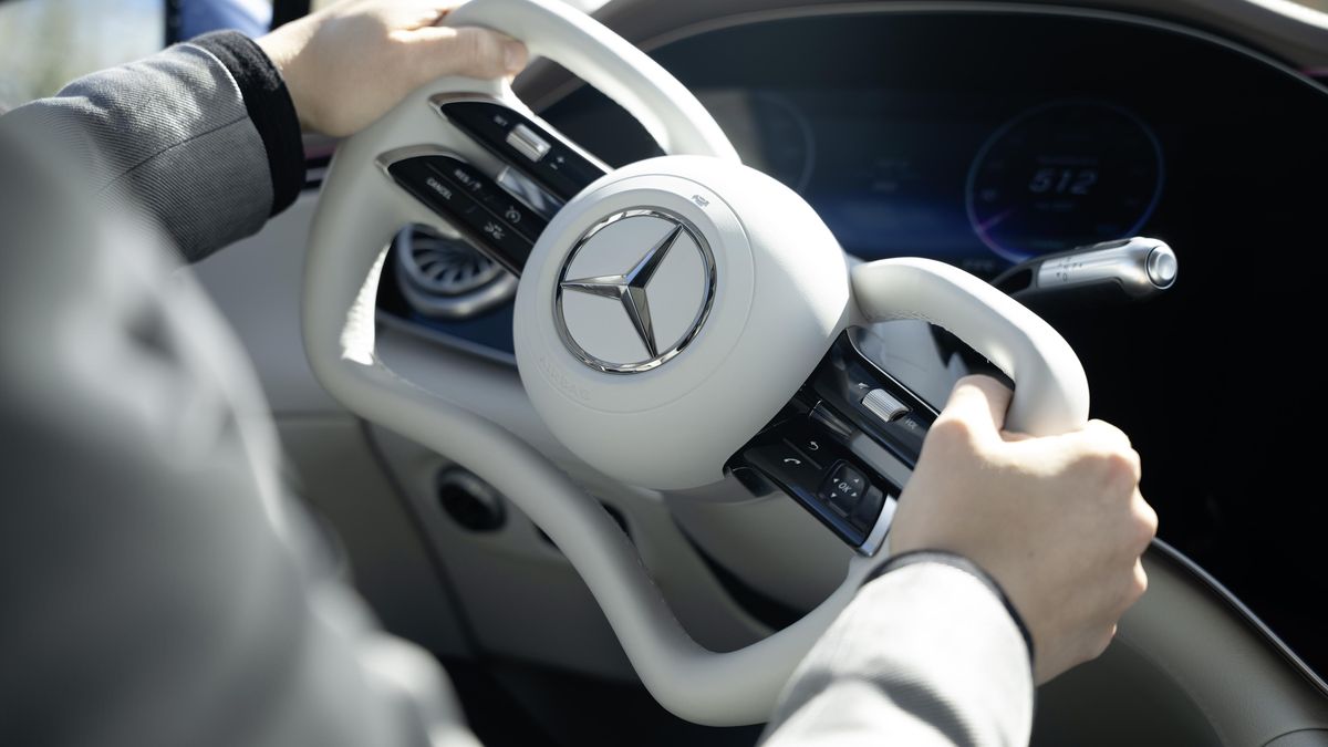 Mercedes ukázal volant s tvary kniplu, pracuje na novém systému řízení