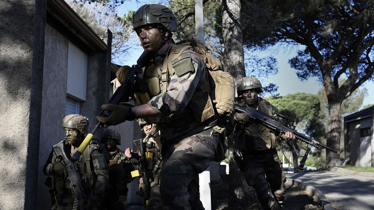 NATO se připravuje na možnost, že Rusko zaútočí. Francouzi detailně mapují terén potenciálního bojiště