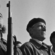 Systém oficiálně stál na dělnících a rolnících. Jejich oporou byly Lidové milice. Záběry z let 1950–1953