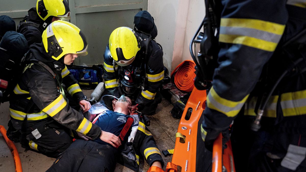 Drama při požáru rodinného domu na Brněnsku, jednoho člověka transportoval vrtulník v těžkém stavu