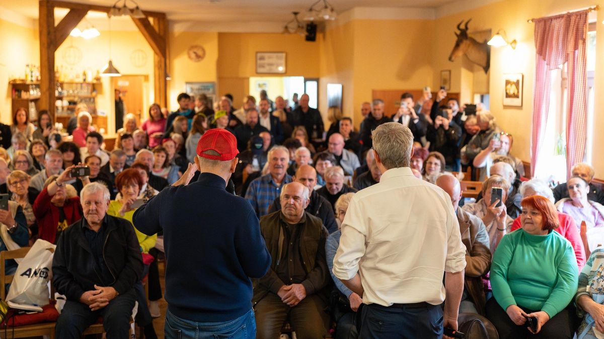 V kontaktní kampani vede ANO. Vládní politici obrážejí hlavně uzavřené akce